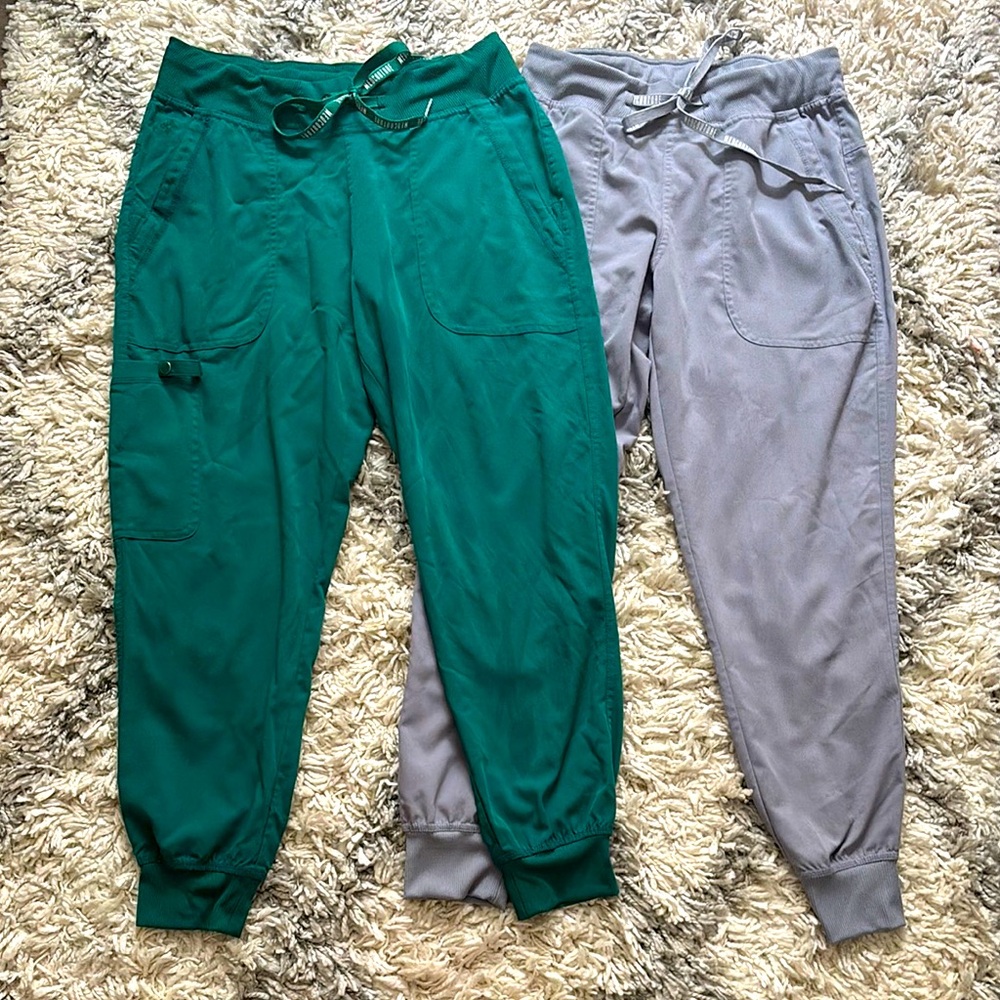 Med Couture brand women’s scrub pants, size small petite, very good condition!